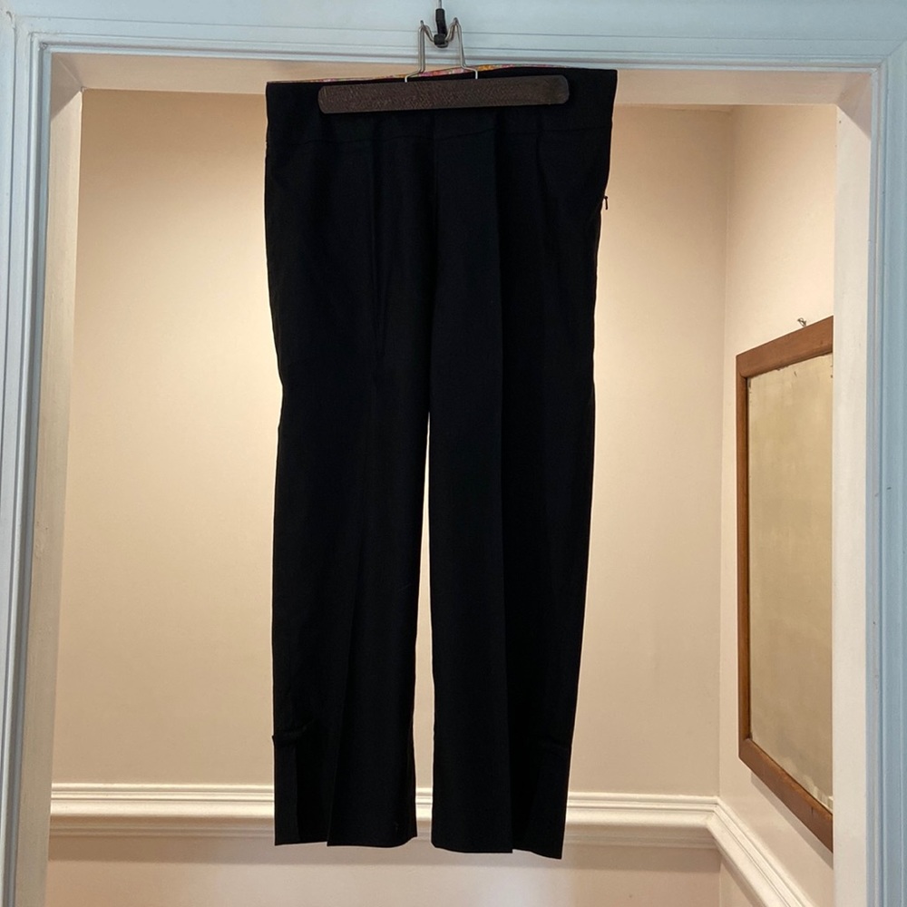 Size 6 Capri pants with small slits at the bottom on the outside.